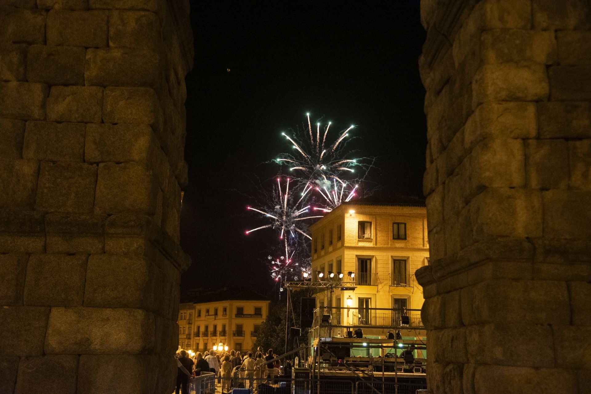 Fotos del espectáculo de fuegos artificiales en Segovia