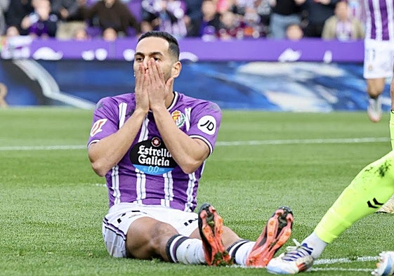 Anuar se lamenta tras fallar una ocasión la pasada temporada.