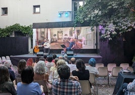 Público en un concierto en el jardín de la Casa de Zorrilla.