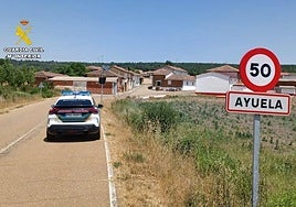 La Guardia Civil entra en Ayuela.