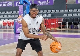 Mathieu Kamba en el Pabellón Municipal