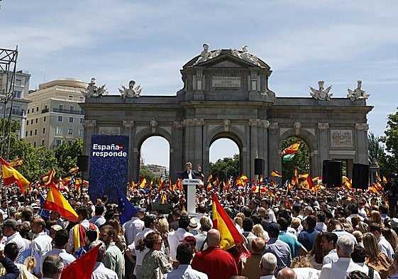 Feijóo, en la manifestación en Madrid contra la ley de amnistía en mayo del año pasado.