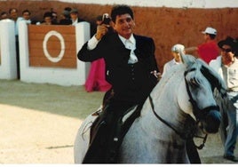 El rejoneador Rafael Peralta en uno de los afamados festivales a beneficio de la residencia de ancianos