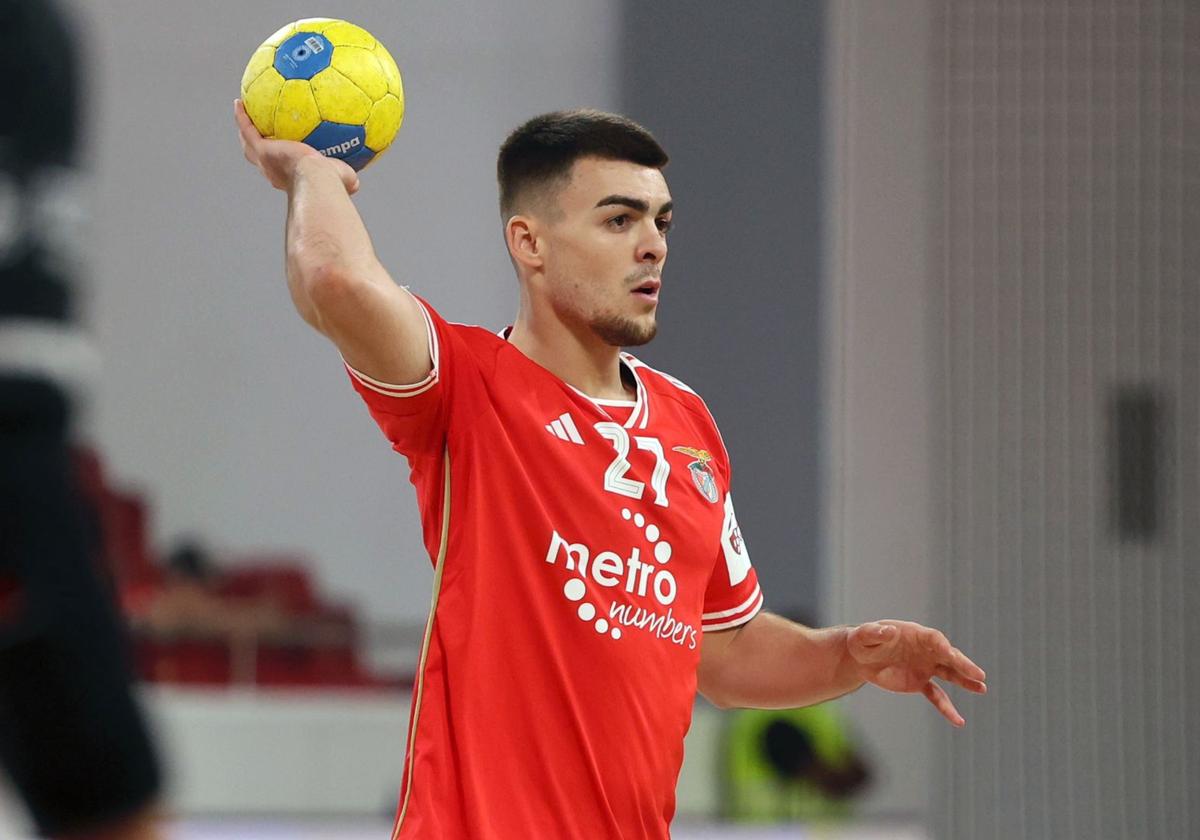 Rui Baptista, en un partido con el Benfica.