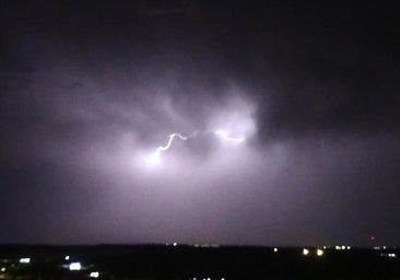 Las tormentas descargan un millar de rayos en Valladolid y finiquitan la ola de calor