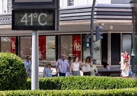 Un termómetro marca 41 grados al sol, el pasado 30 de junio en Valladolid.