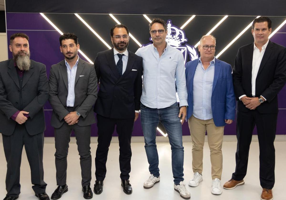 De izquierda a derecha, Rodrigo García, Alberto Cordero, Víctor Orta, Gaby Ruiz, Paco Peral y Gerardo Fernández.