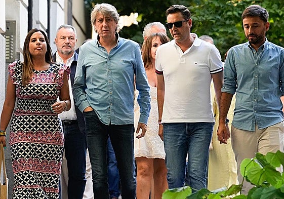 La delegación del PSOE de Castilla y León llega a Ferraz.