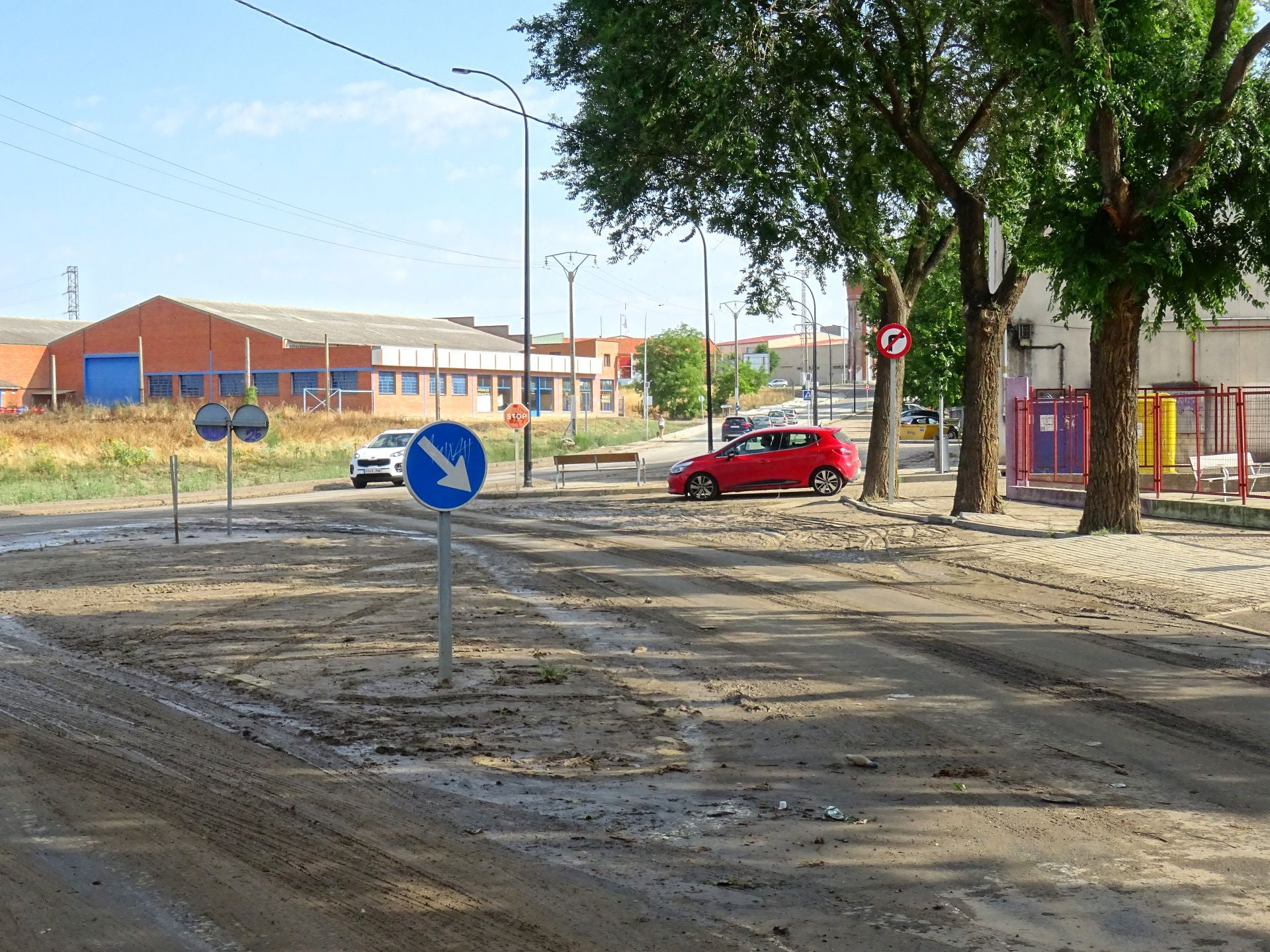 Calles embarradas por la tromba de agua en Medina del Campo.