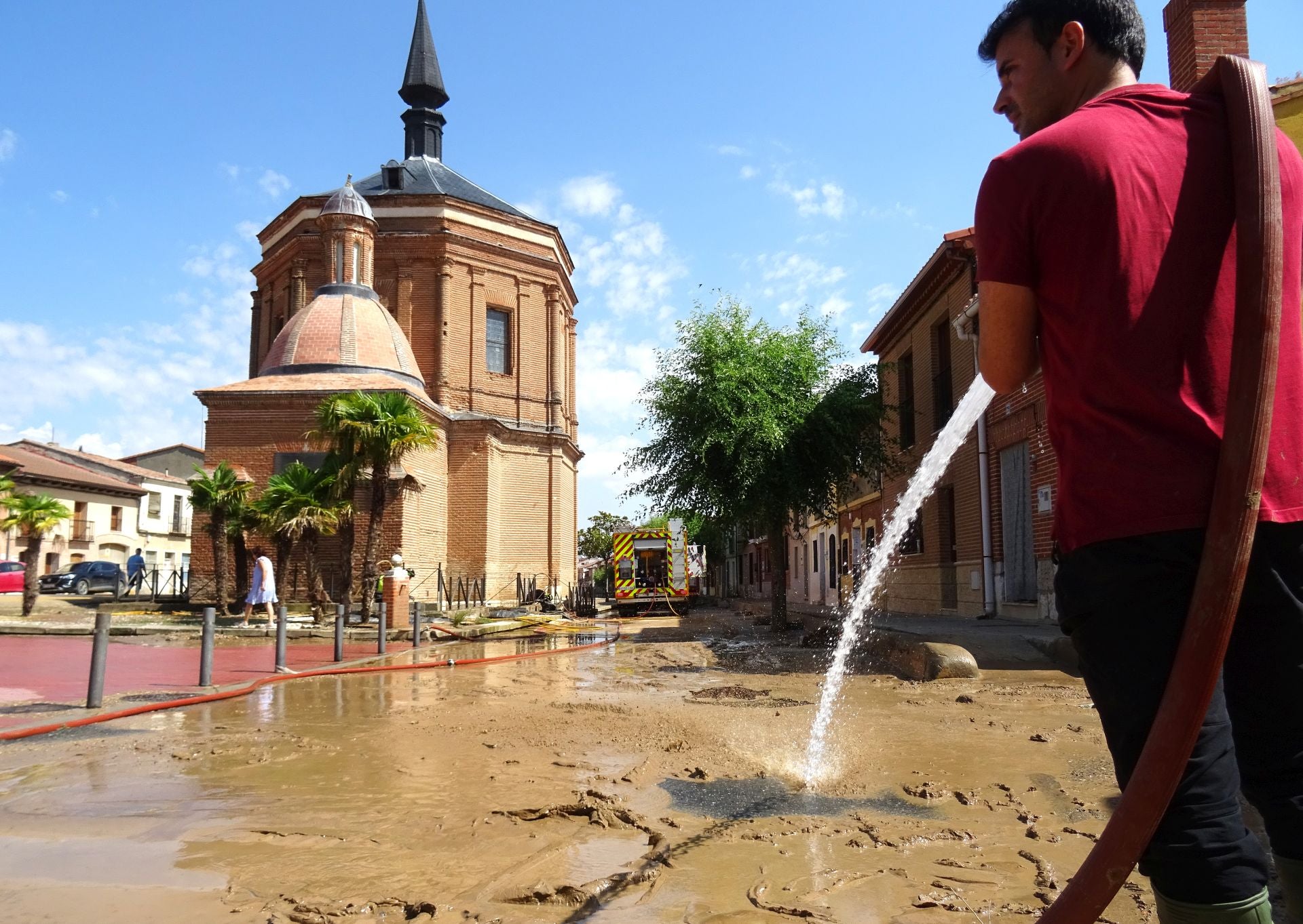Labores de limpieza tras la tormenta en Rueda.