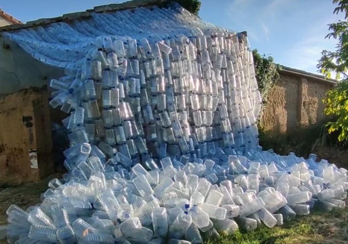 Imagen principal - 'La Cascada' de Boadilla de Rioseco y los daños en la instalación.