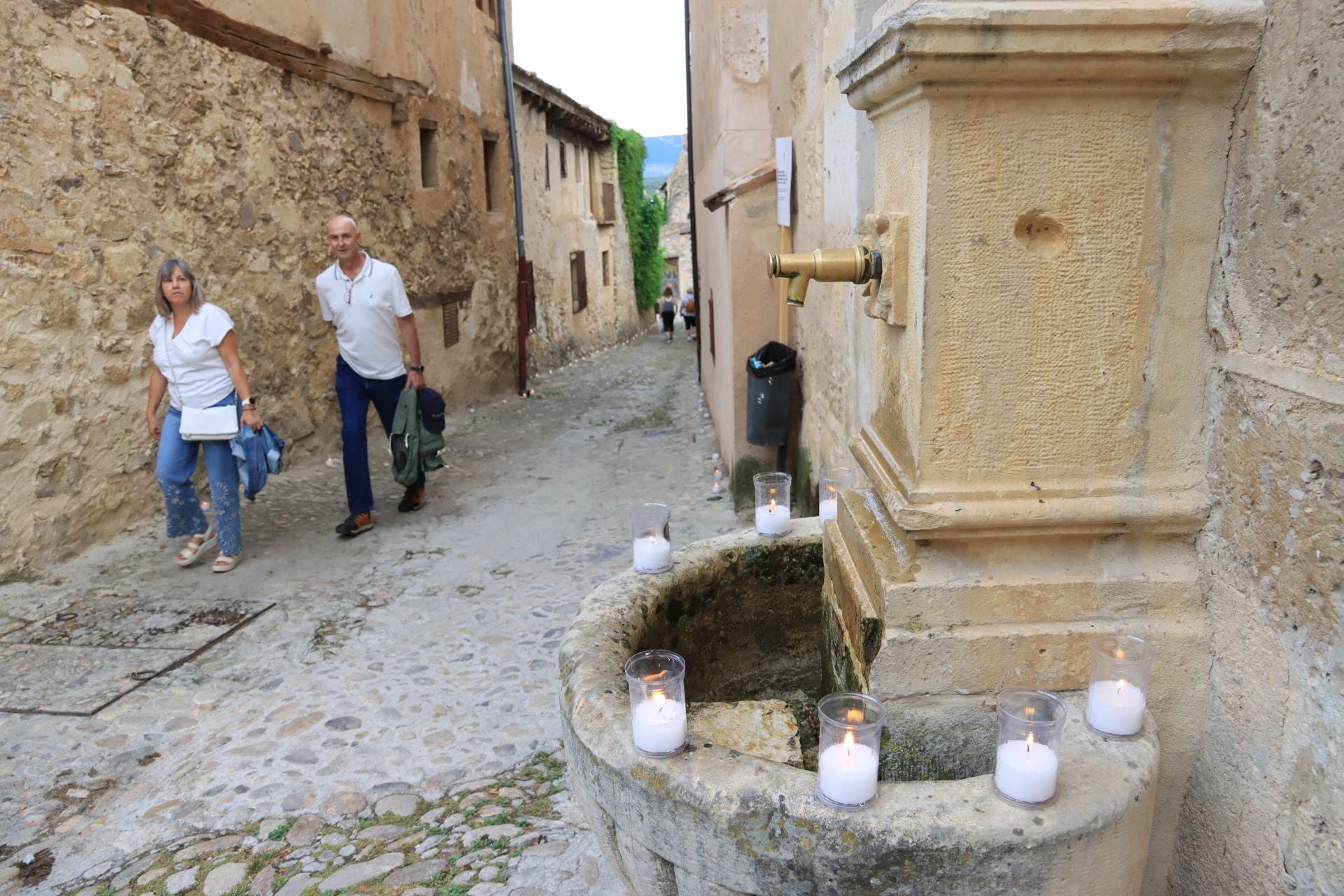La noche de las velas en Pedraza, en imágenes