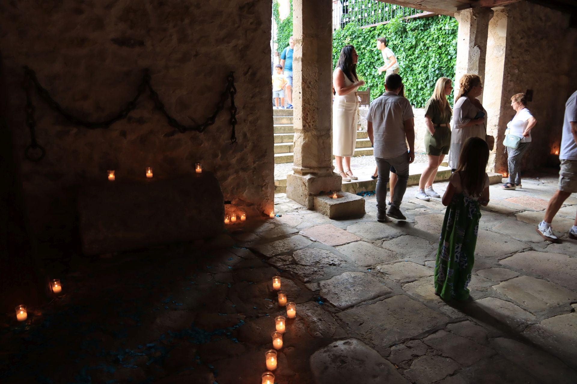 La noche de las velas en Pedraza, en imágenes