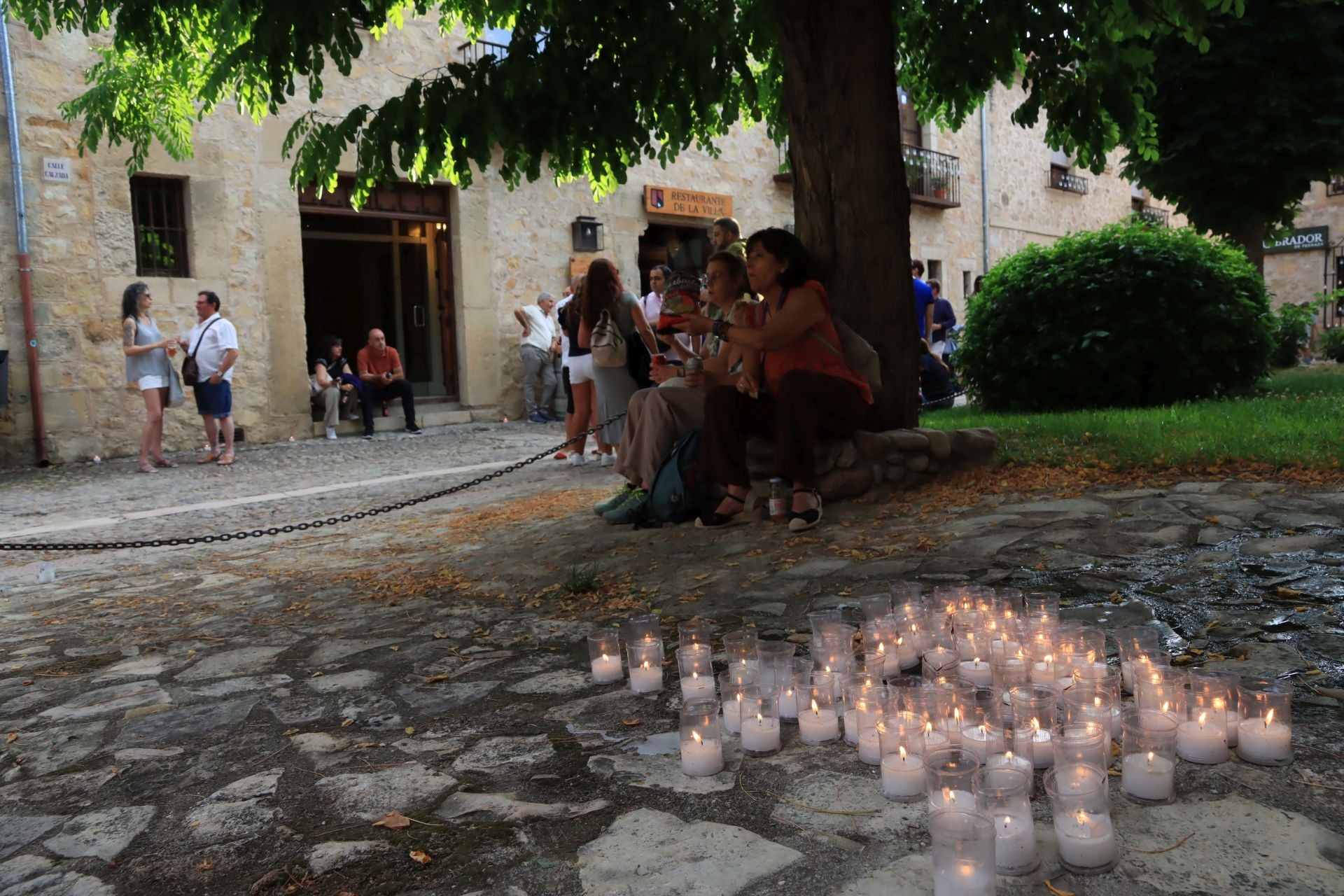 La noche de las velas en Pedraza, en imágenes