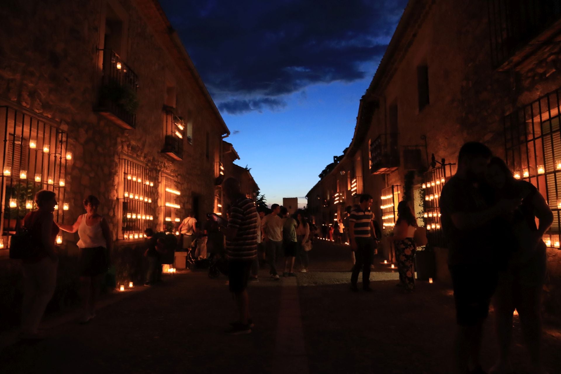 La noche de las velas en Pedraza, en imágenes