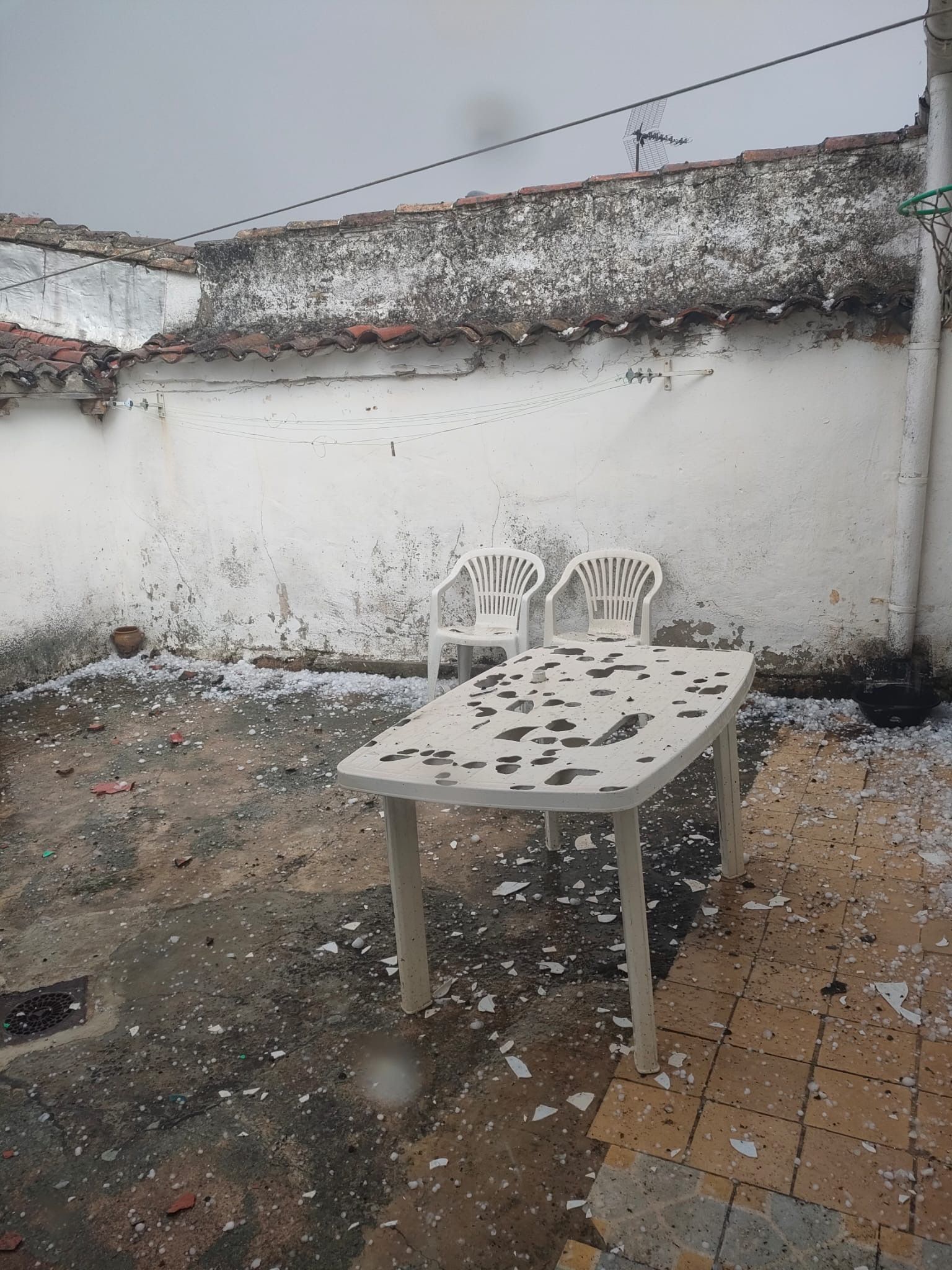Una granizada rompe más de una decena de lunas de vehículos en Osorno