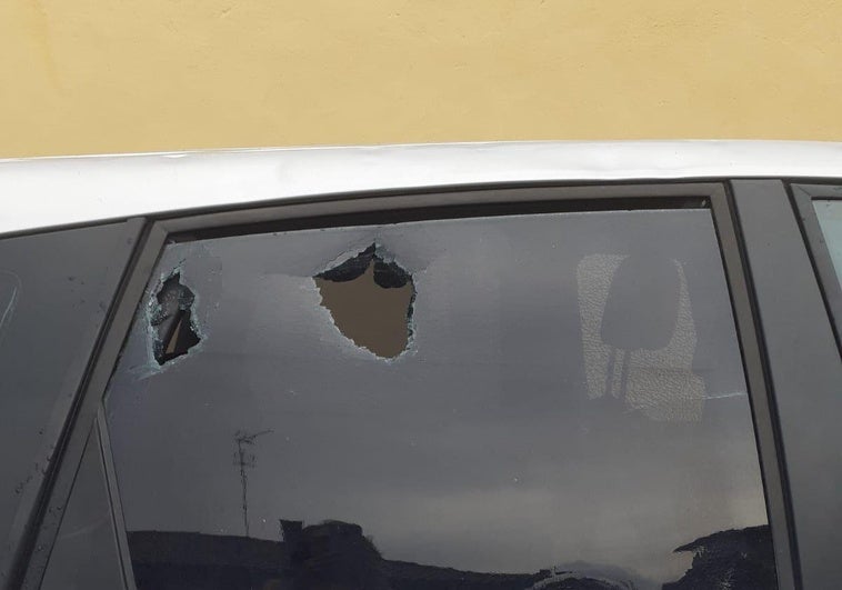Daños ocasionados en un vehículo.