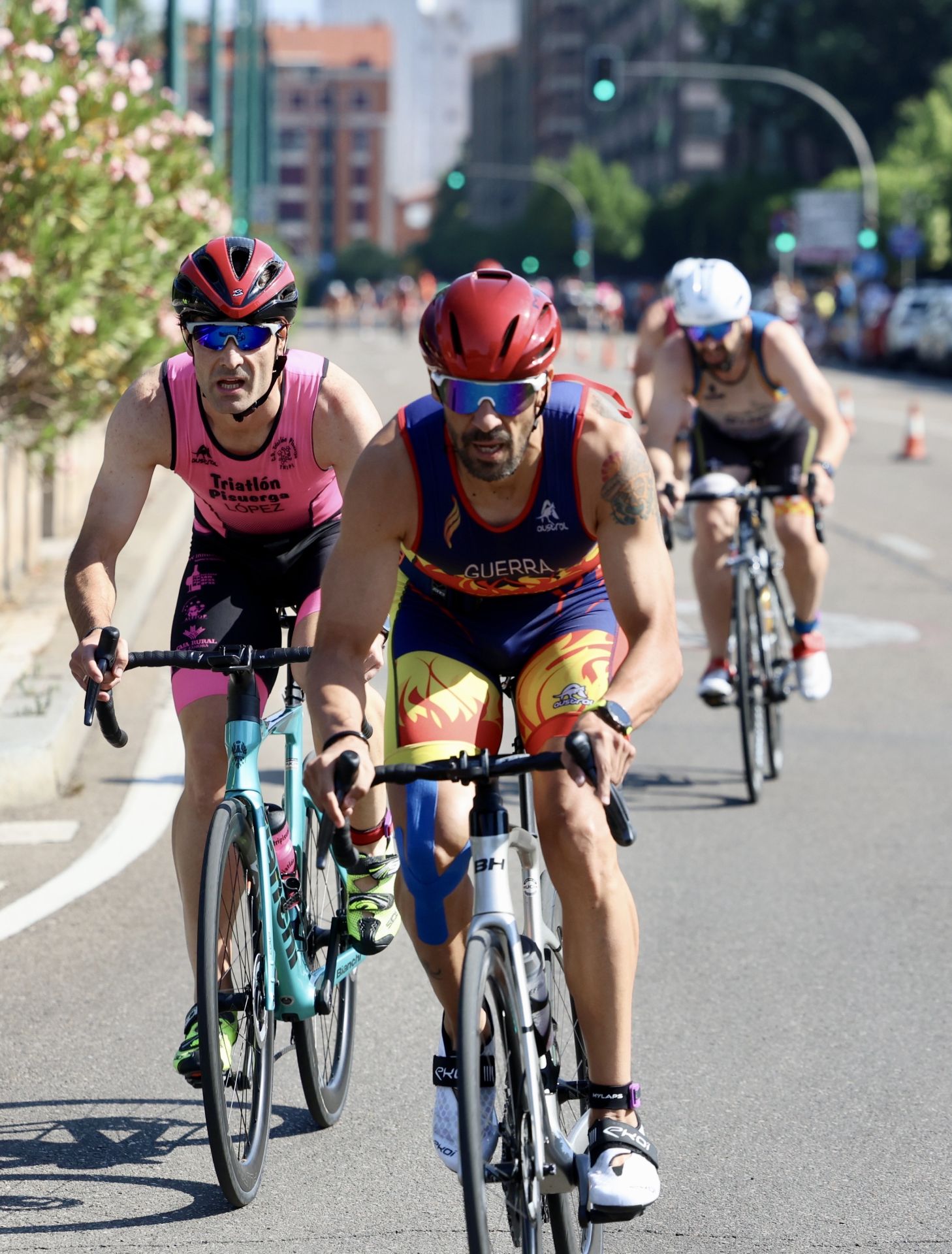 Doscientos atletas prueban su resistencia en la XXVII edición del Triatlón Ciudad de Valladolid