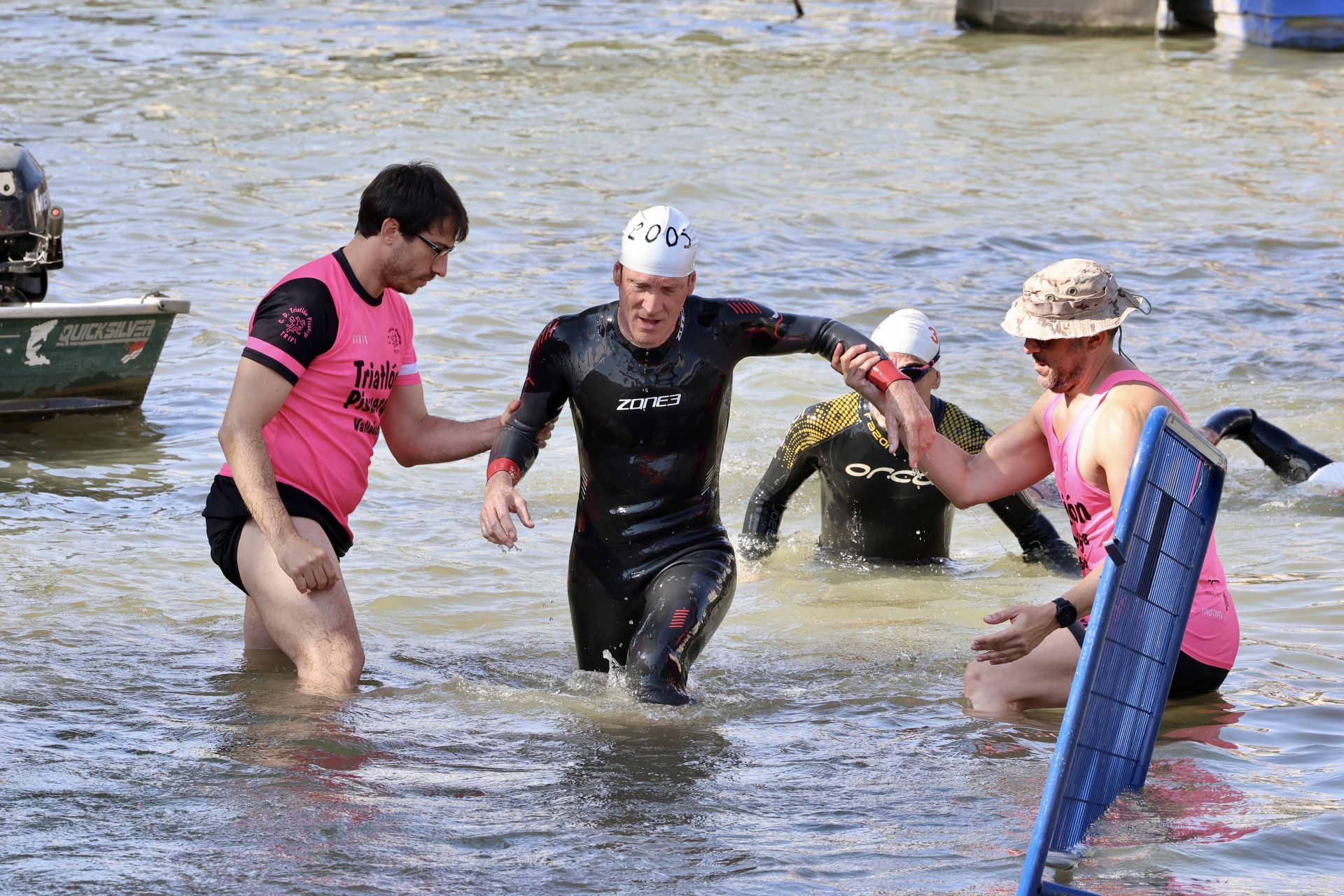 Doscientos atletas prueban su resistencia en la XXVII edición del Triatlón Ciudad de Valladolid