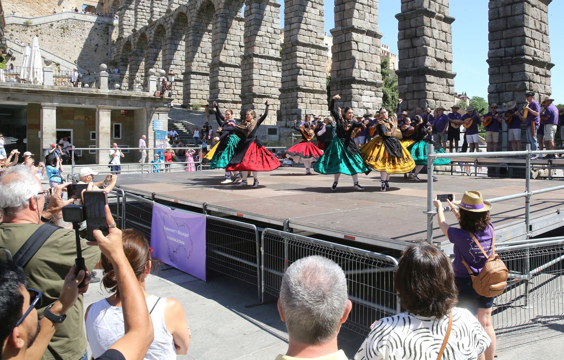 Los pasacalles de Folk Segovia, en imágenes