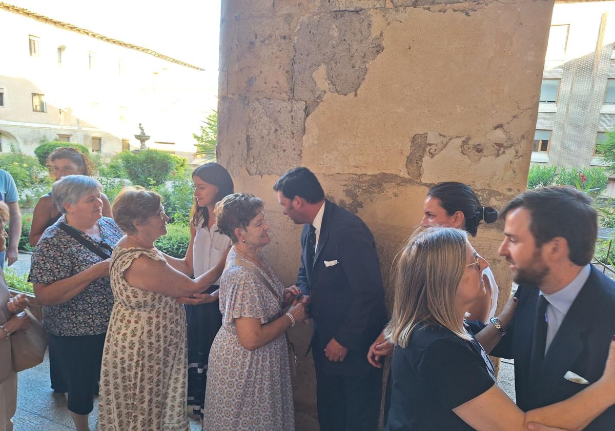 Los riosecanos muestran sus condolencias a los familiares de Rafael Peralta.