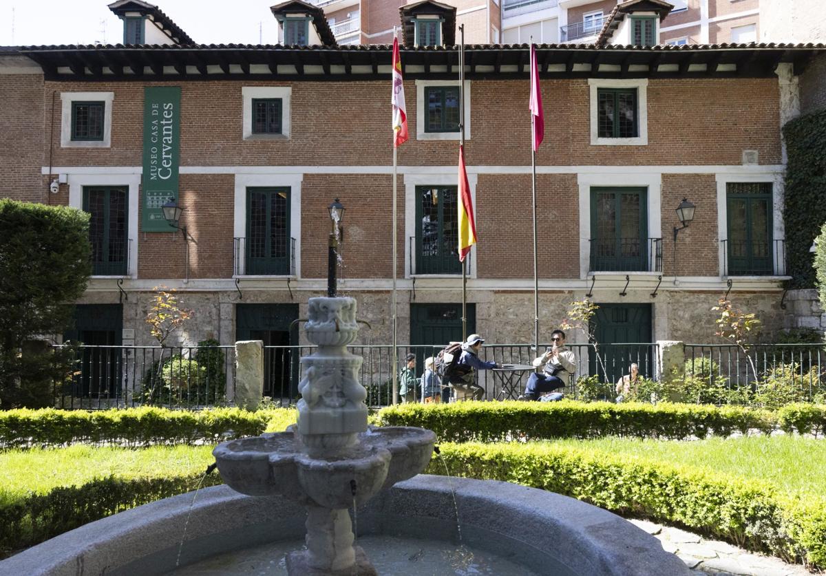 Jardín de la Casa de Cervantes en la calle Rastro.