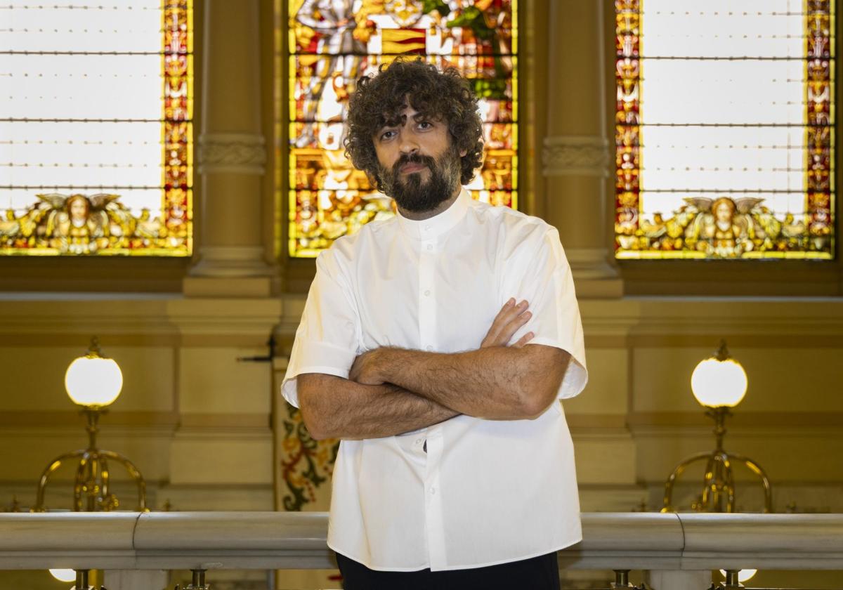 Chema Esbec Martín, en el vestíbulo del Ayuntamiento de Valladolid.