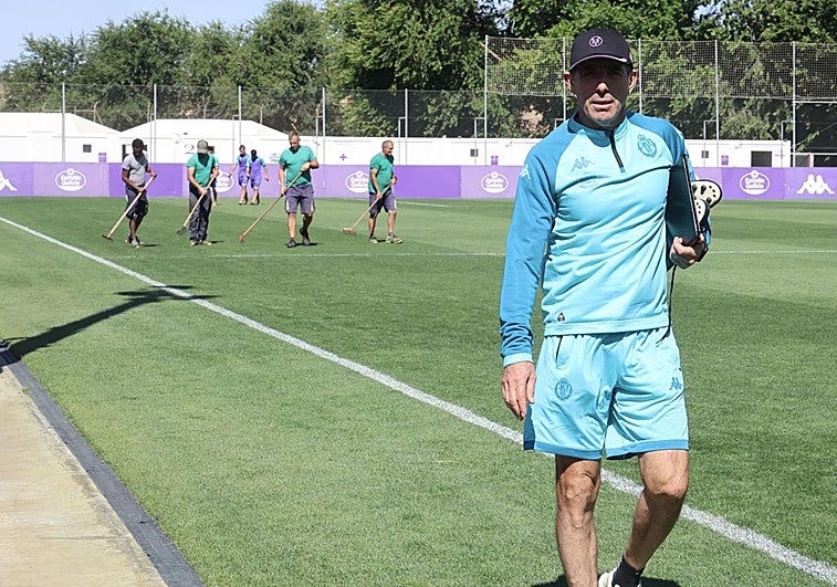 Almada, a pie de obra ya en el campo de entrenamiento de los Anexos.