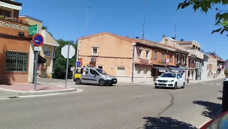 Anuncian por las calles de Tudela que la avería que ha dejado sin agua al municipio se resolverá en breve