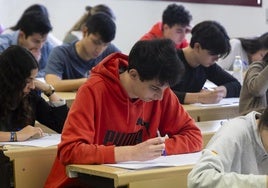 Los estudiantes, durante el primer examen de la convocatoria ordinaria de la PAU.