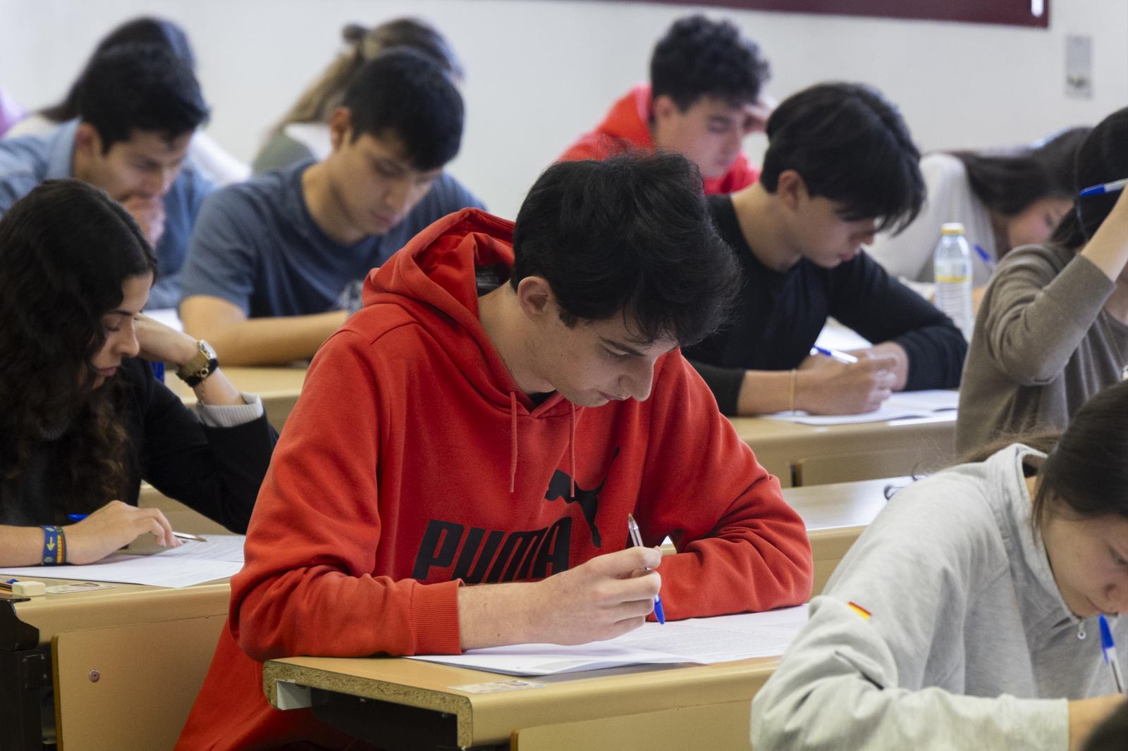 Los estudiantes, durante el primer examen de la convocatoria ordinaria de la PAU.