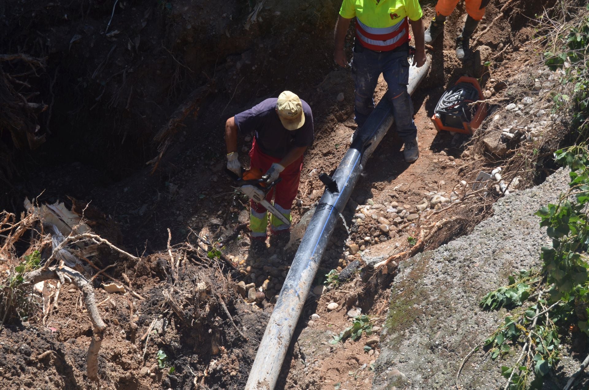 Las imágenes de los vecinos de Tudela de Duero durante el corte de agua