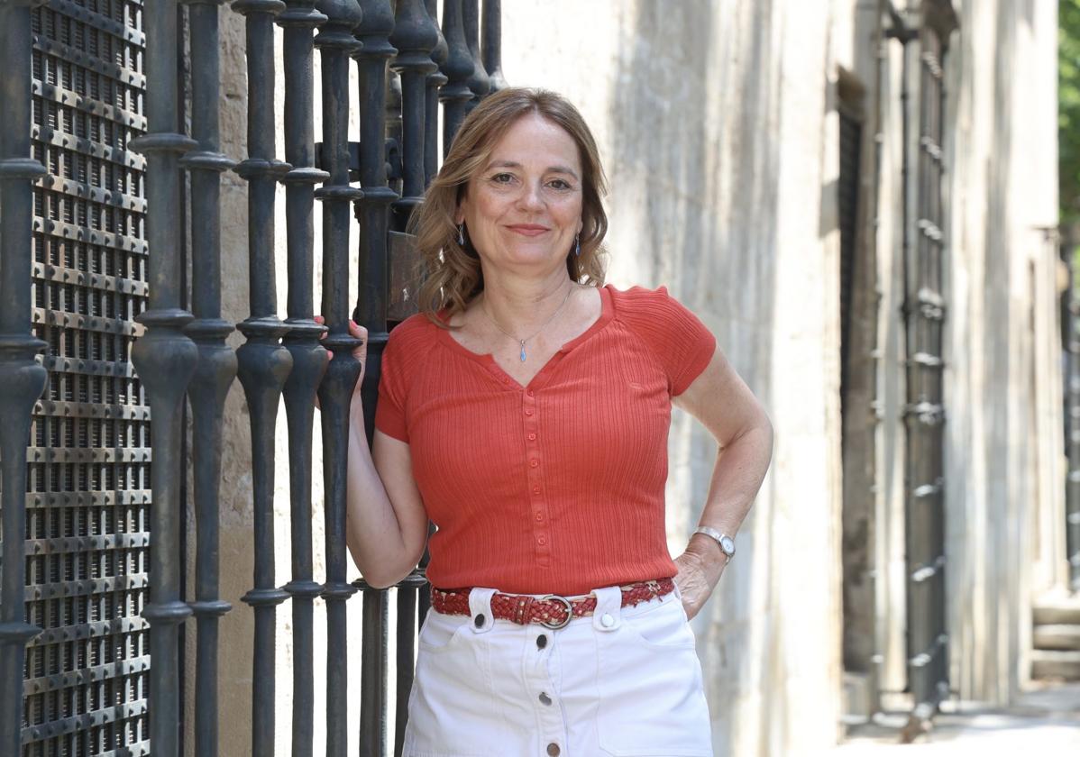 Berta Cano posa en el Palacio de Santa Cruz, sede del Rectorado de la Universidad de Valladolid.