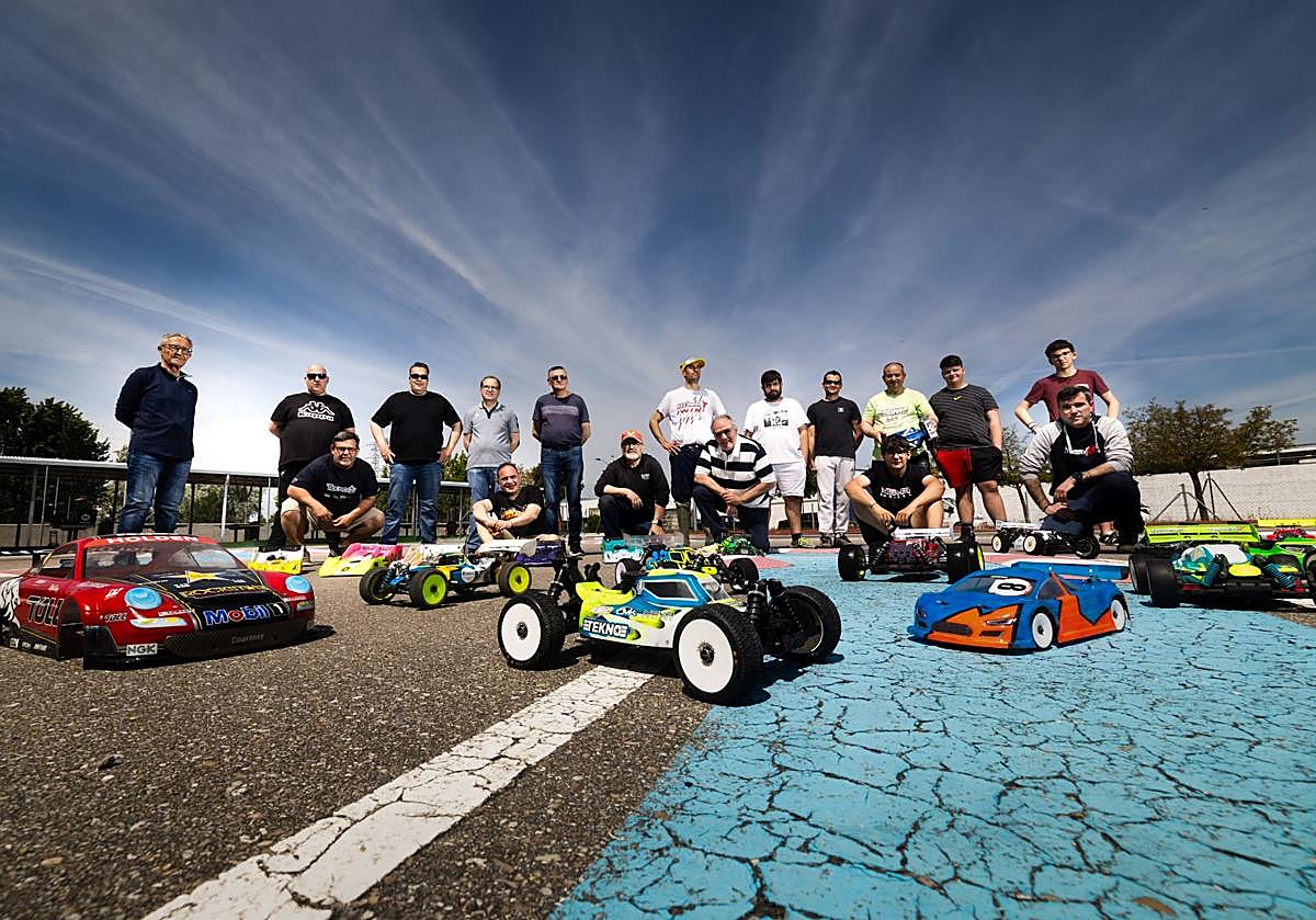 Rafa, Iván, Marcos, Juan, Luis Jesús, Pachi, Cagi, Rubén, Javier, Íker, Félix, Lucas, Emilio, Íker, Roque y Javier son varios de los integrantes del club.