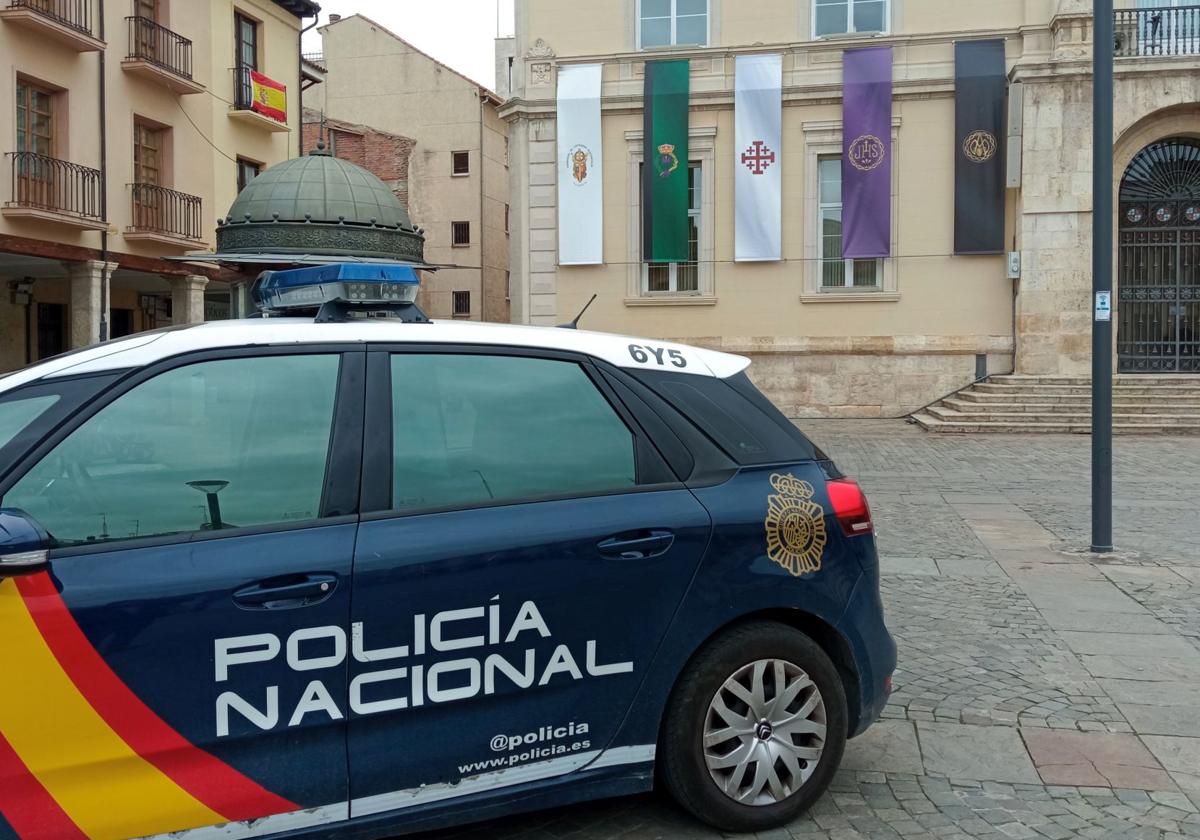 Imagen de archivo de un vehículo de la Policía Nacional.