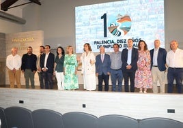 La presienta de la Diputación con el resto de la corporación, este miércoles en el Centro Cultural Provincial.