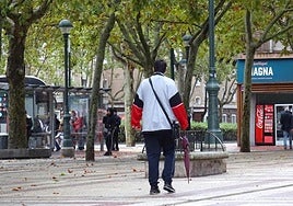Los hechos tuvieron lugar en una de las calles paralelas a El Corte Inglés del Paseo de Zorrilla, en el barrio del Cuatro de Marzo.