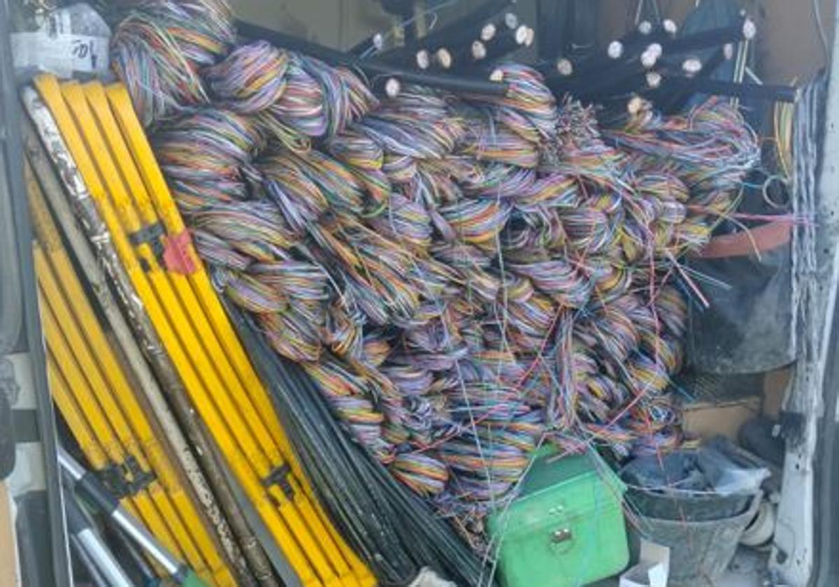 En una de las vigilancias los agentes de la Guardia Civil localizaron 923 kilos de cobre listos para su carga.