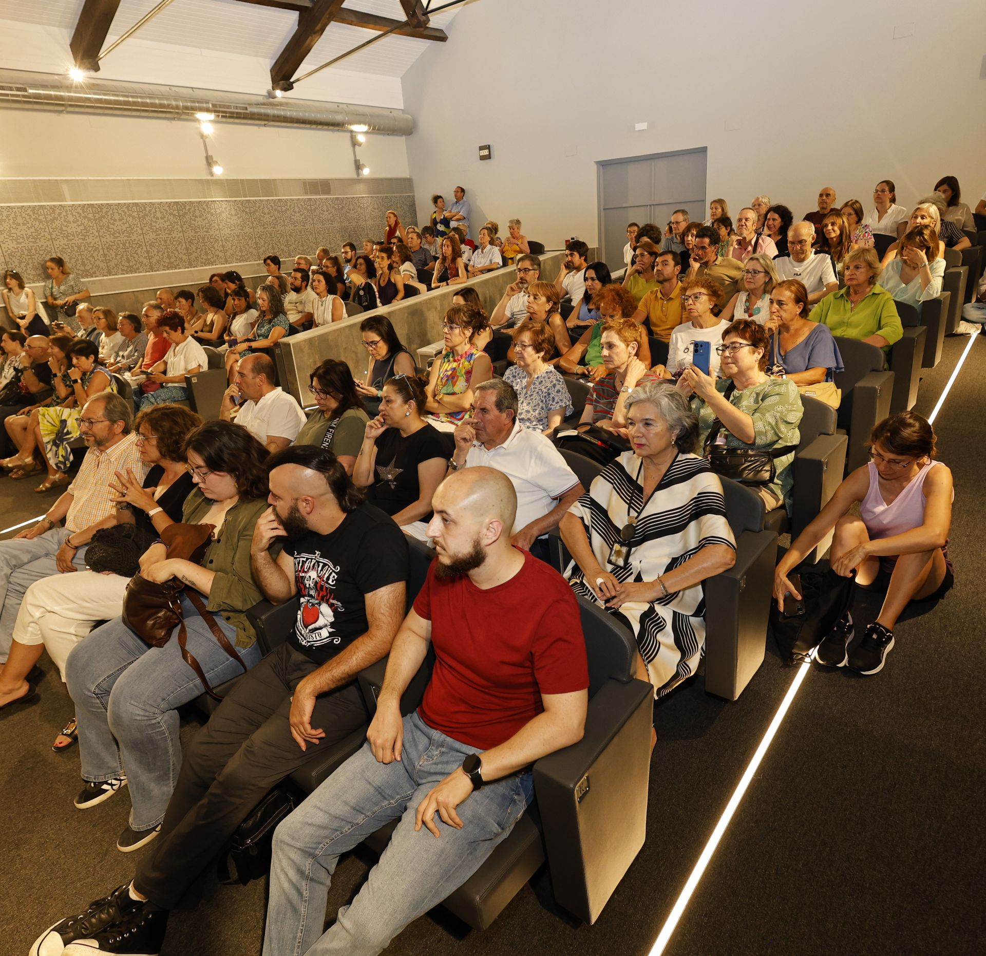 La neurocientífica Nazareth Castellanos abarrota el Centro Cultural de Palencia