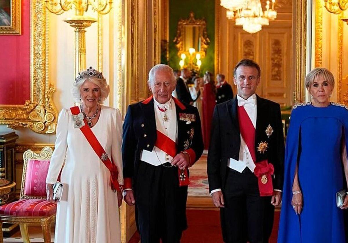Los Reyes de Inglaterra junto a Macron y su esposa en la cena de Estado celebrada en el castillo de Windsor.