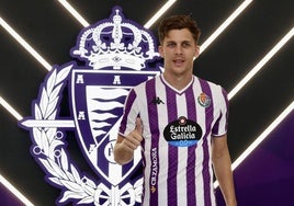 Iván Alejo posa con la nueva camiseta del Real Valladolid en su presentación oficial como nuevo jugador del equipo blanquivioleta
