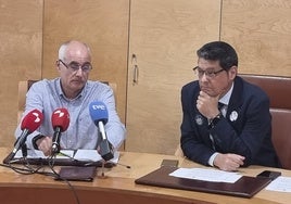 De izquierda a derecha, Fernando Rosat y Javier Martín, responsable del turno oficio y decano del ICAVA.