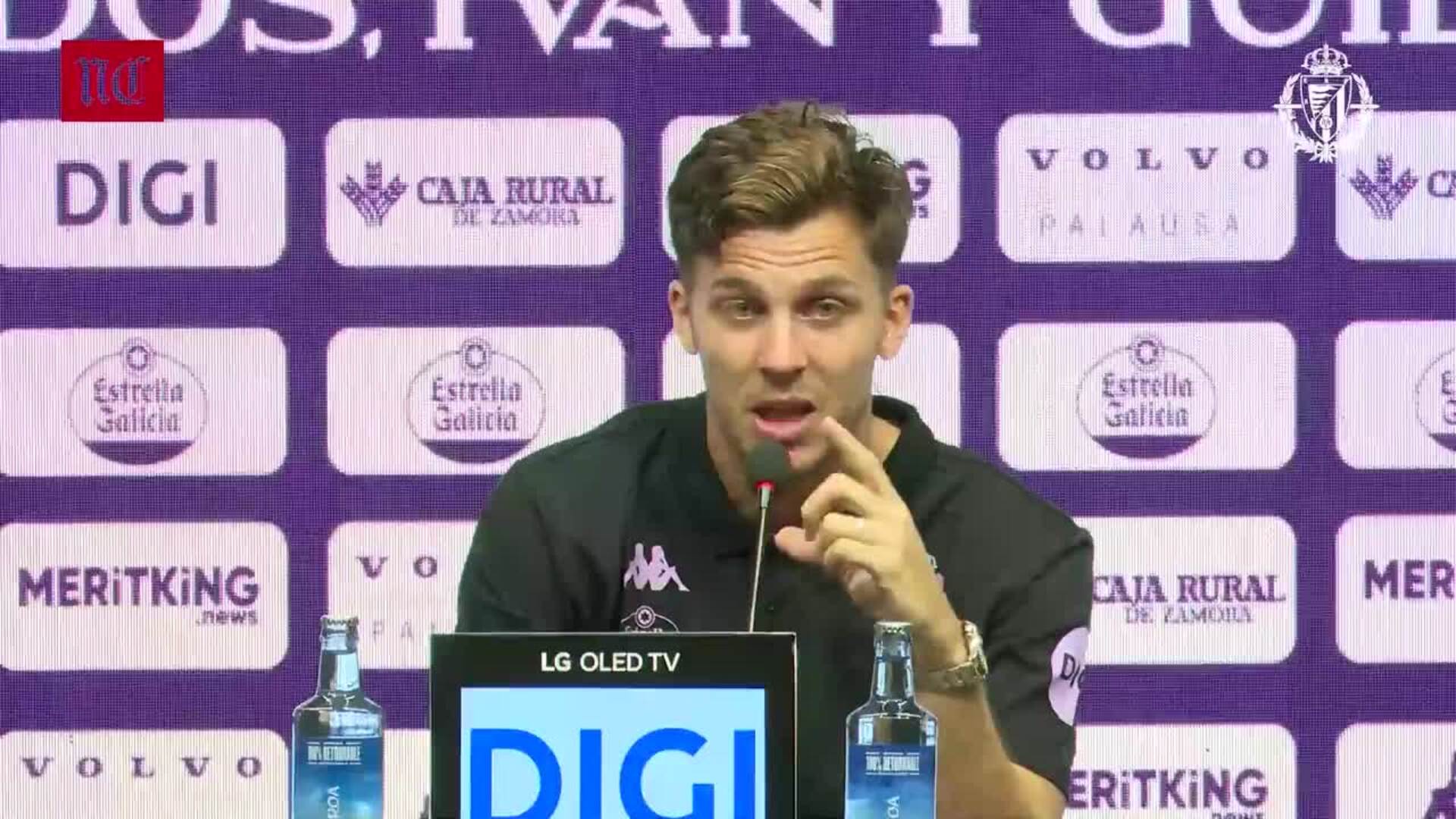 Iván Alejo se emociona durante su presentación con el Real Valladolid