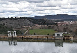 Vista de la localidad palentina de Aguilar de Campoo y sus entornos desde la presa, en una imagen de archivo.