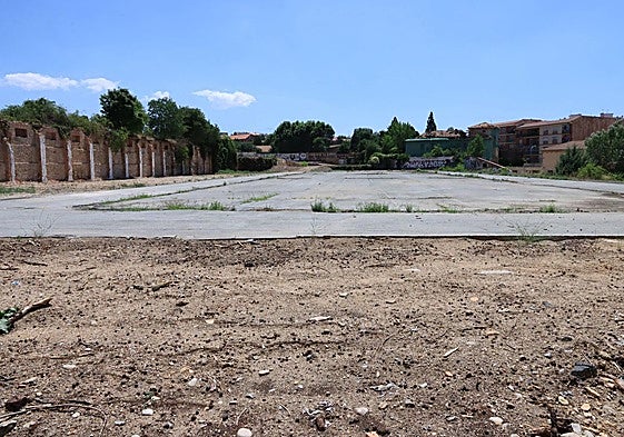 Terrenos del antiguo Regimiento, tras las obras apra su limpieza.
