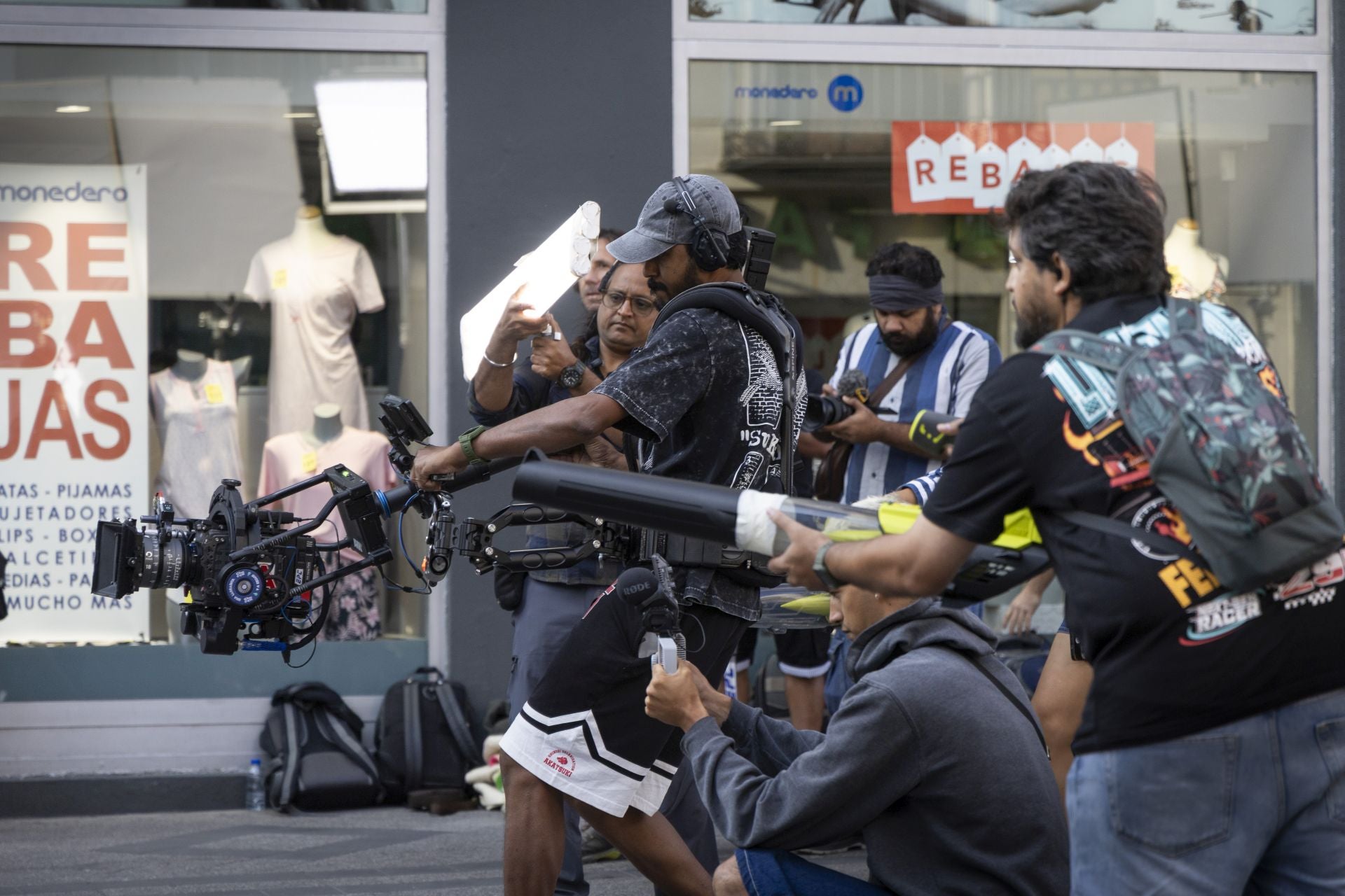 Cuerpo técnico de la película en sus labores de rodaje.