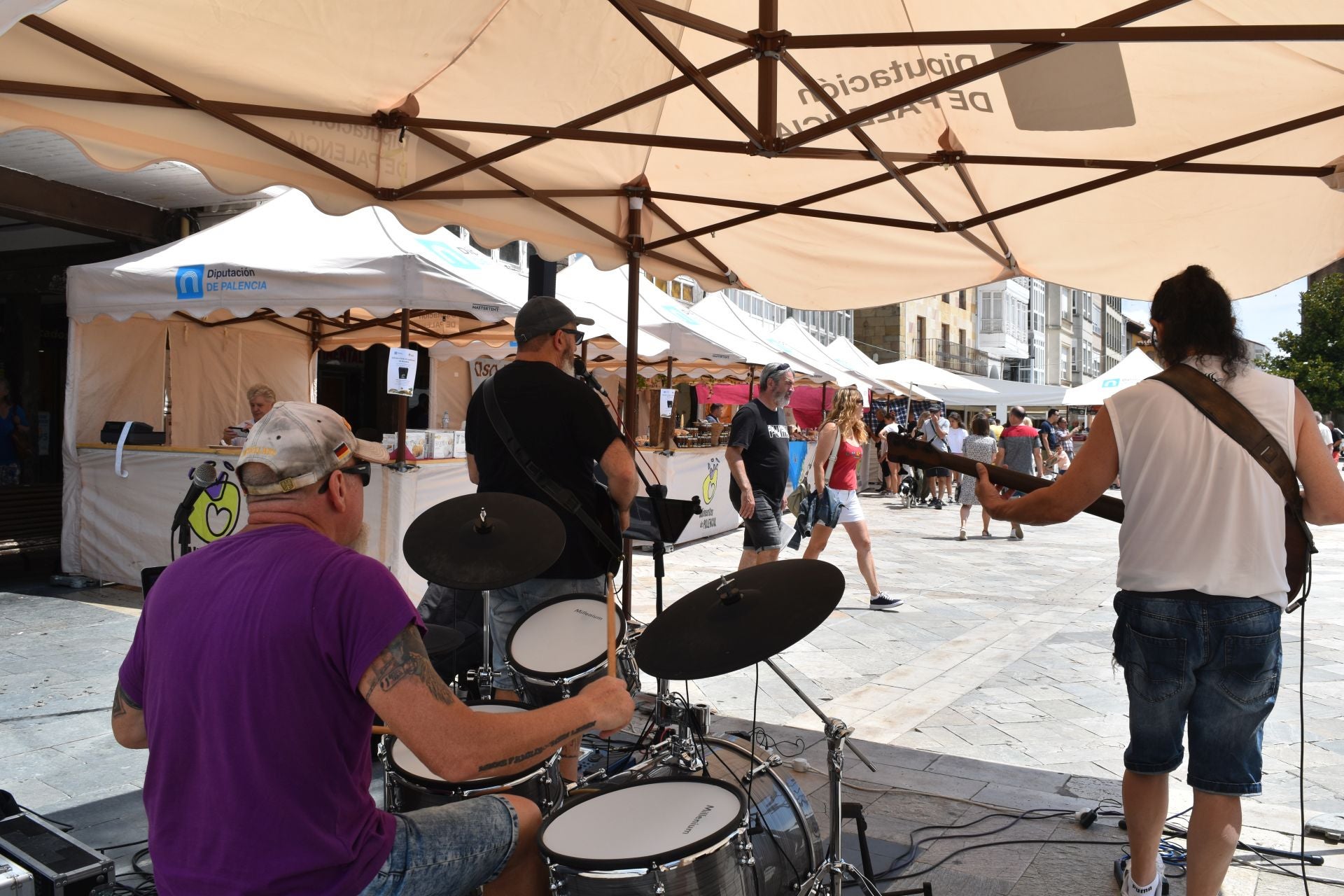 Aguilar funde la feria gastronómica con las sevillanas