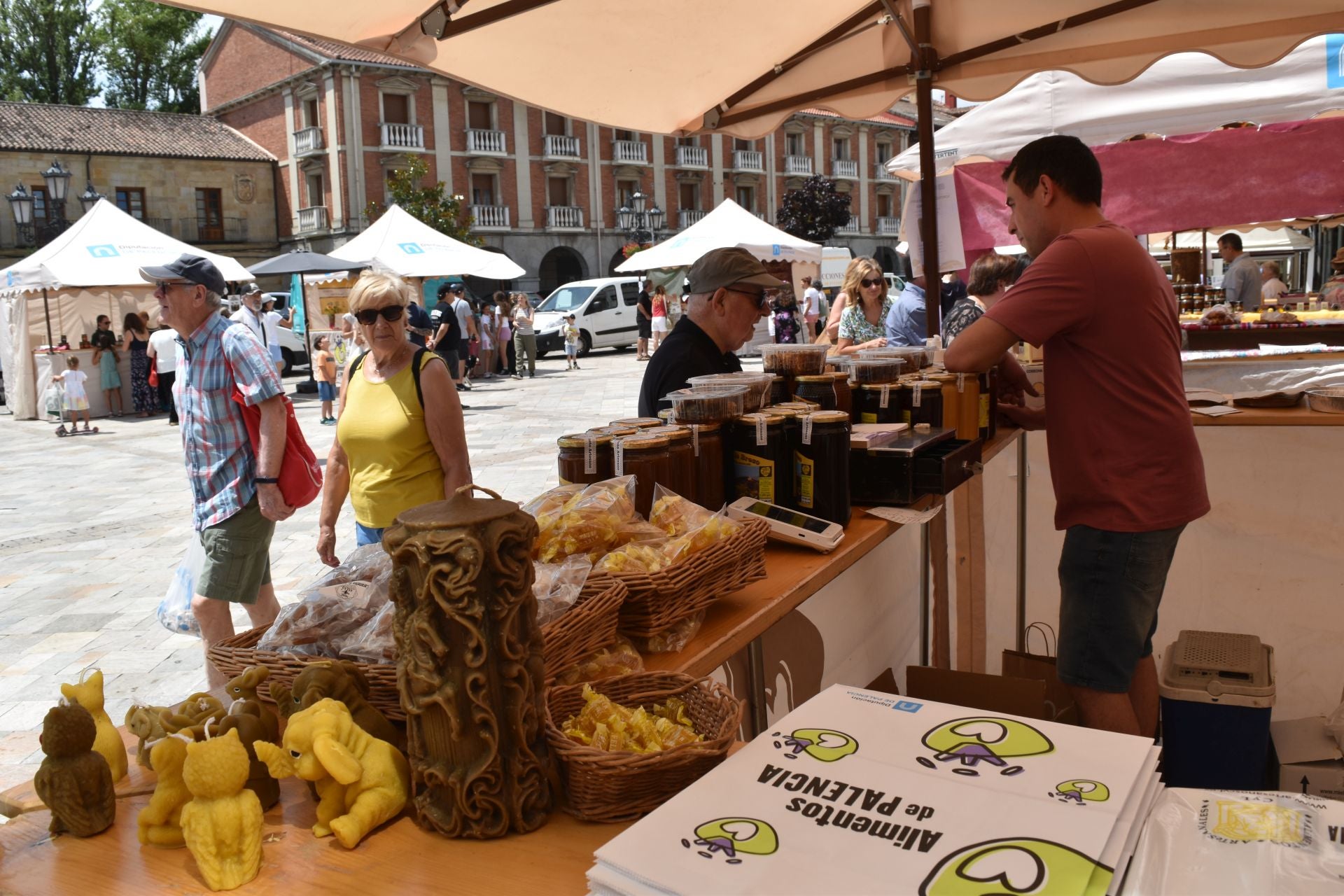 Aguilar funde la feria gastronómica con las sevillanas