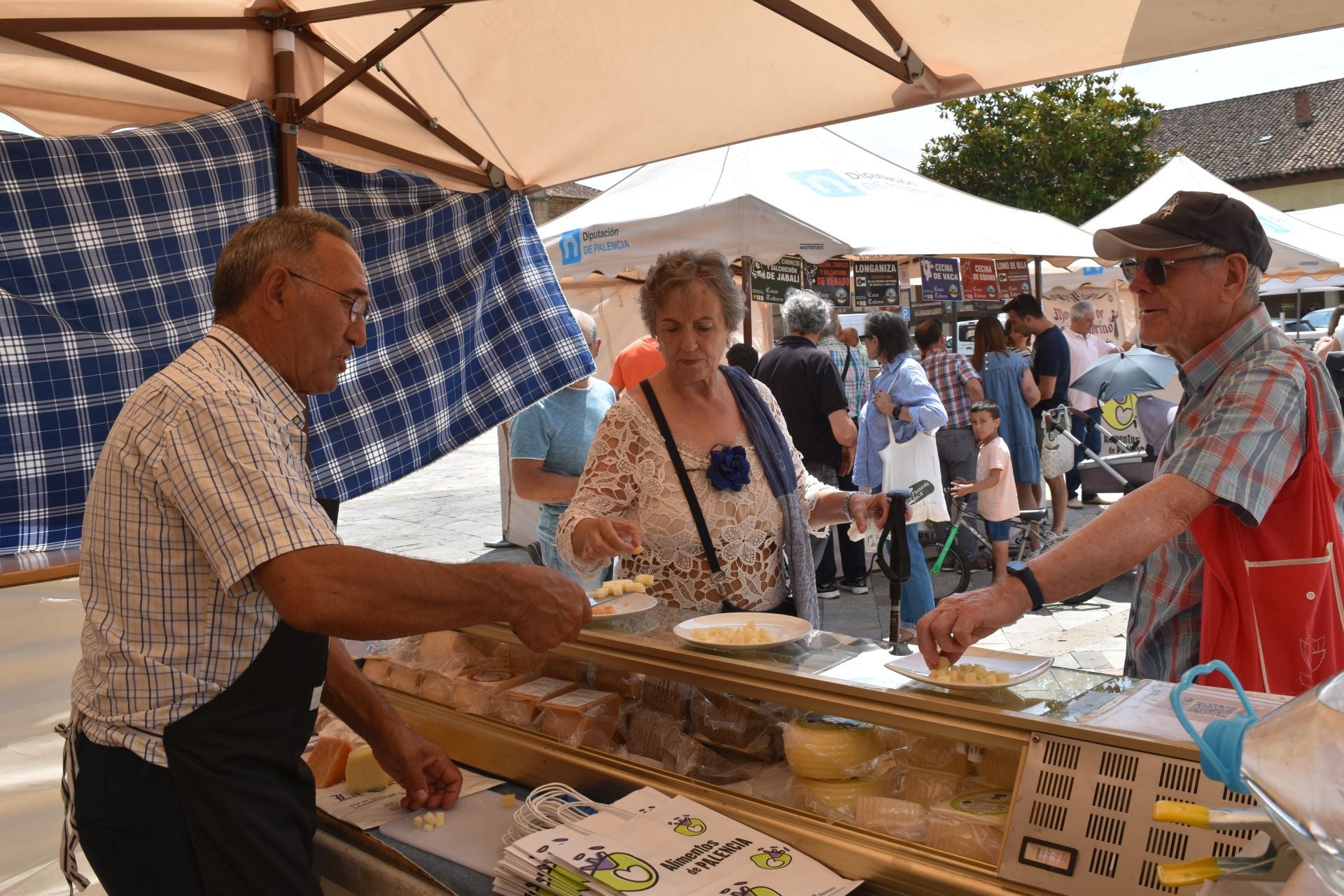 Aguilar funde la feria gastronómica con las sevillanas