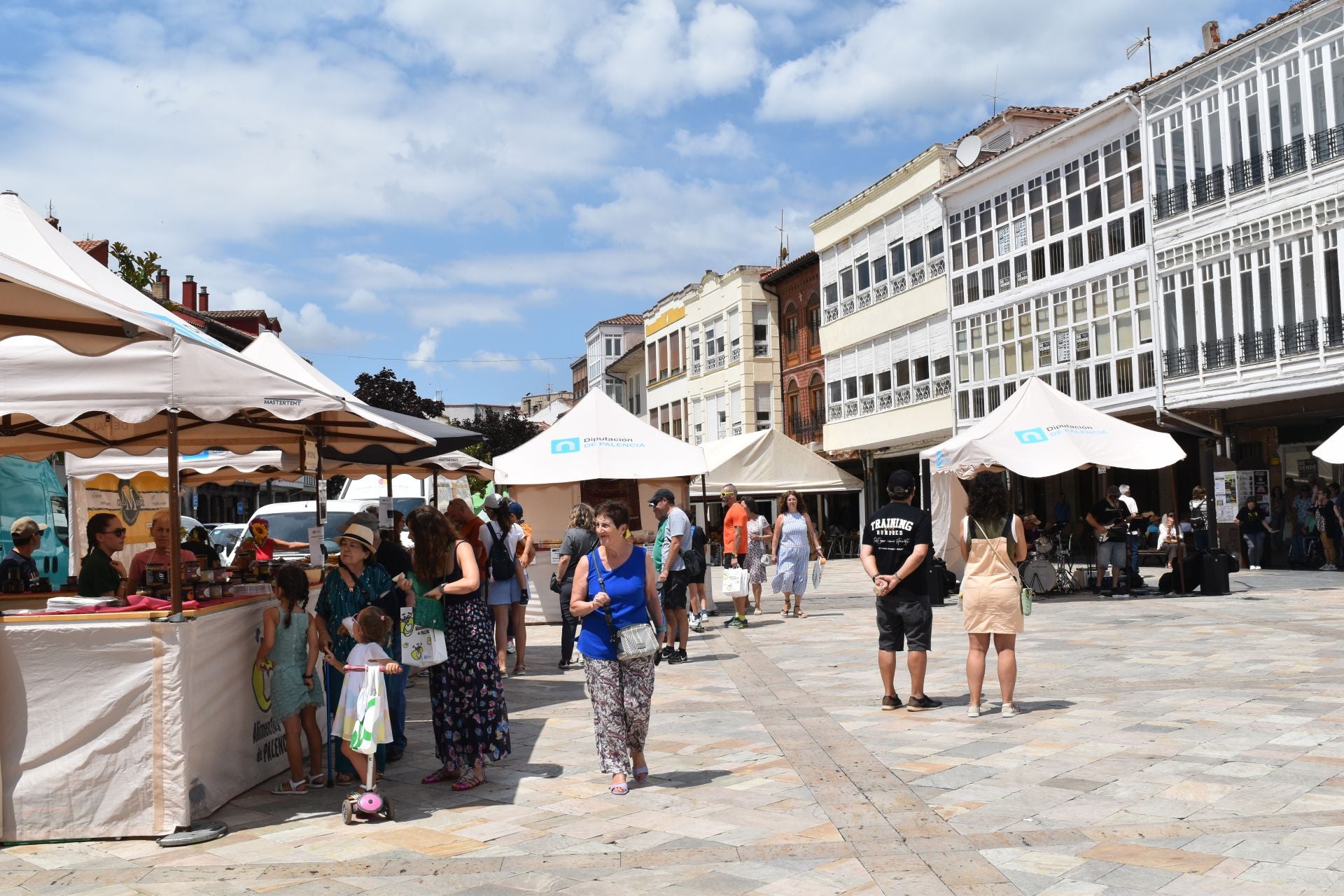 Aguilar funde la feria gastronómica con las sevillanas